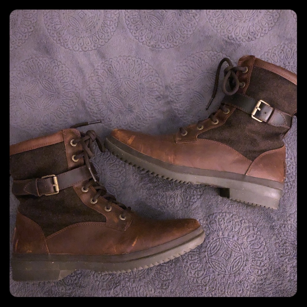 UGG Kesey boots size 8.5